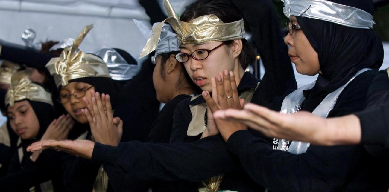 people performing a traditional Indonesian Saman Dance